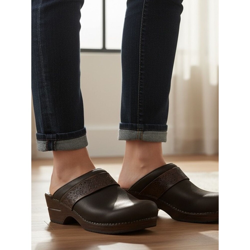 Dansko Saundra Black Leather Mule Clogs Comfort Slip-On Shoes Arch Support